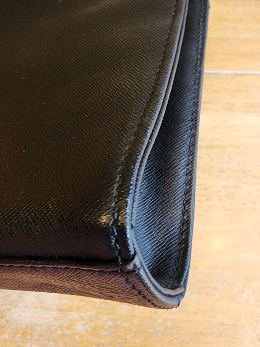 Burberry black leather clutch bag with a wrist strap - Picture 7 of 16